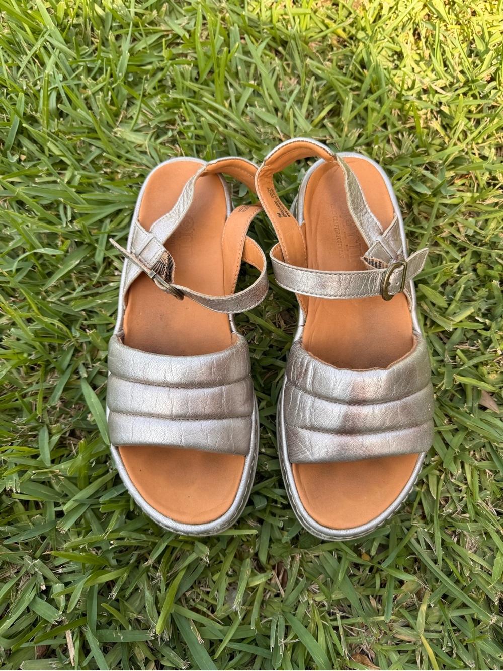 Born Silver Quilted Platform Sandals Strap Buckle - Picture 2 of 9